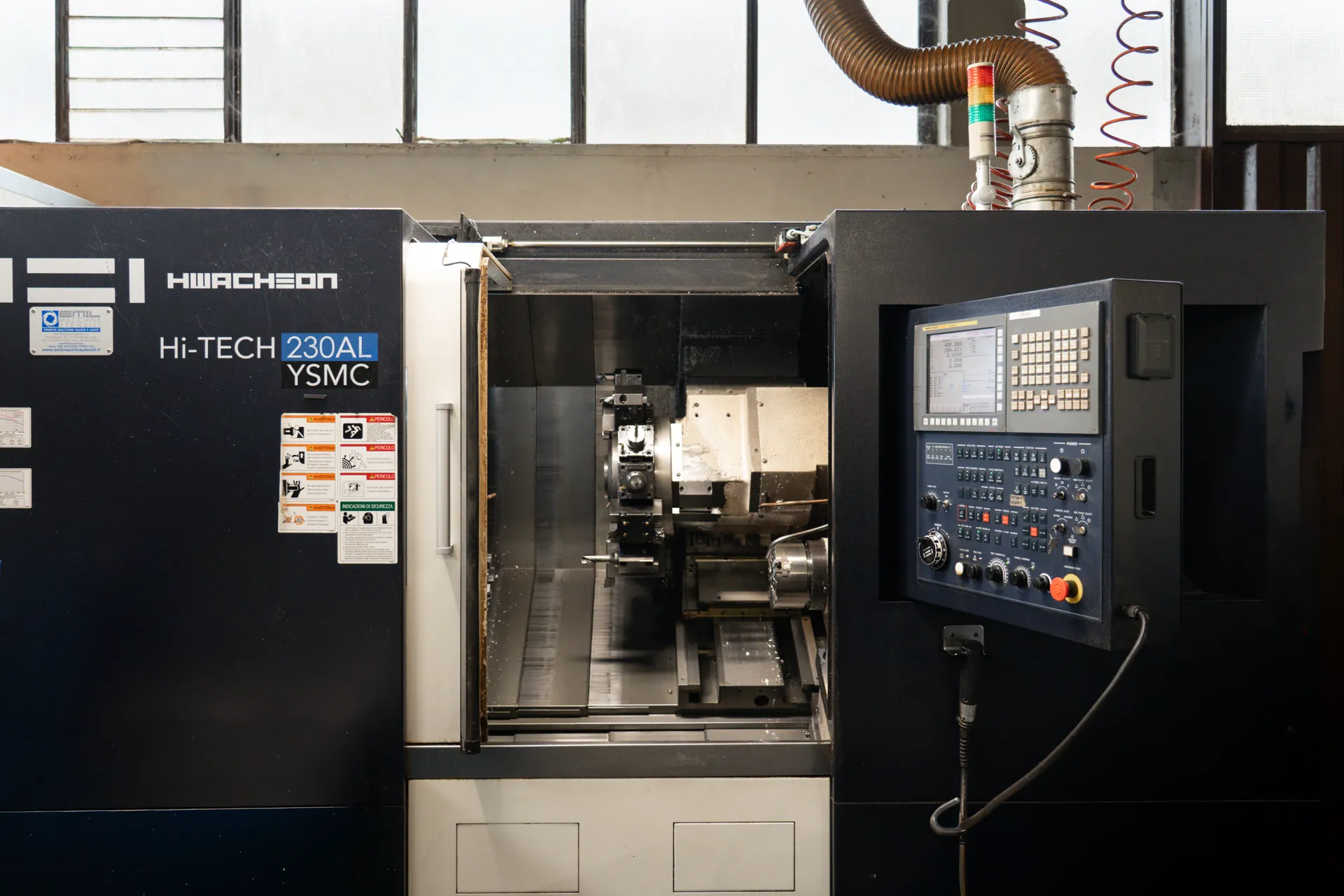 Tornio CNC Hwacheon Hi-Tech 230AL YSMC